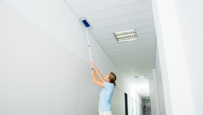 Guide til rengøring af lofter og vægge under flytning - Rengøring af lofter
